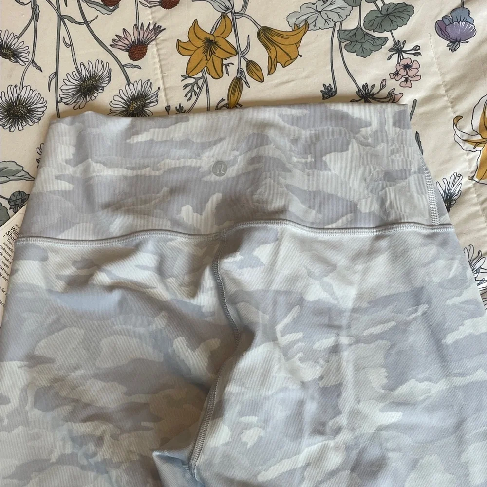Lululemon wunder under HR  Camo Bike Shorts